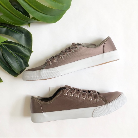 Mossimo Women's Jena Velvet Lace Sneakers Grey - Picture 4 of 8